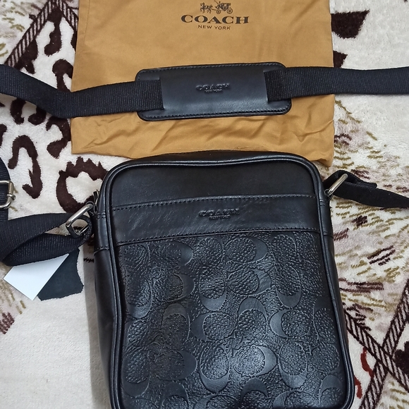 Coach sold - Picture 2 of 7